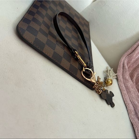 Louis Vuitton Damier Ebene Wristlet/Pouch - Picture 8 of 10